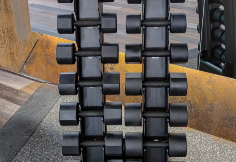 HEAVY-DUTY STEEL CONSTRUCTION WITH DURABLE POWDER COATING